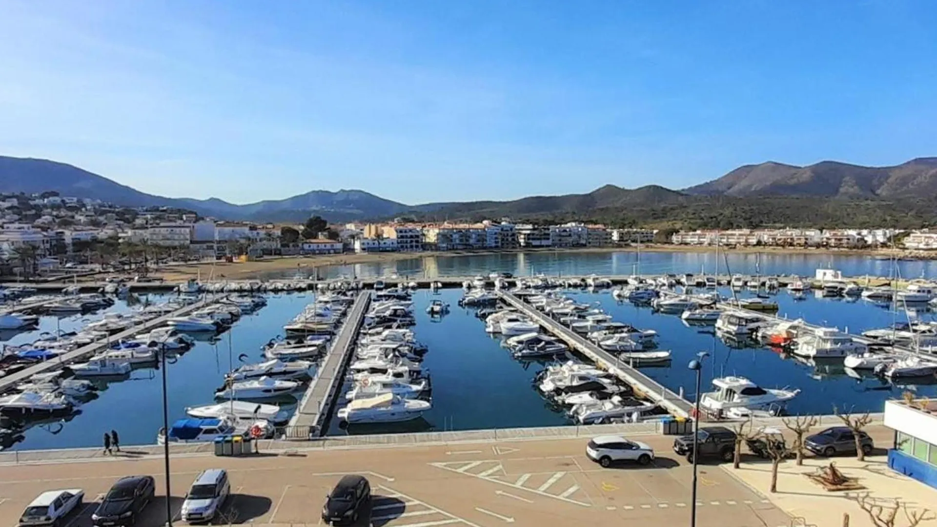 Apartment Apartamento Con Vistas Al Mar, Se Admiten Mascotas Y Aparcamiento En Llanca - Es-170-15 Spain
