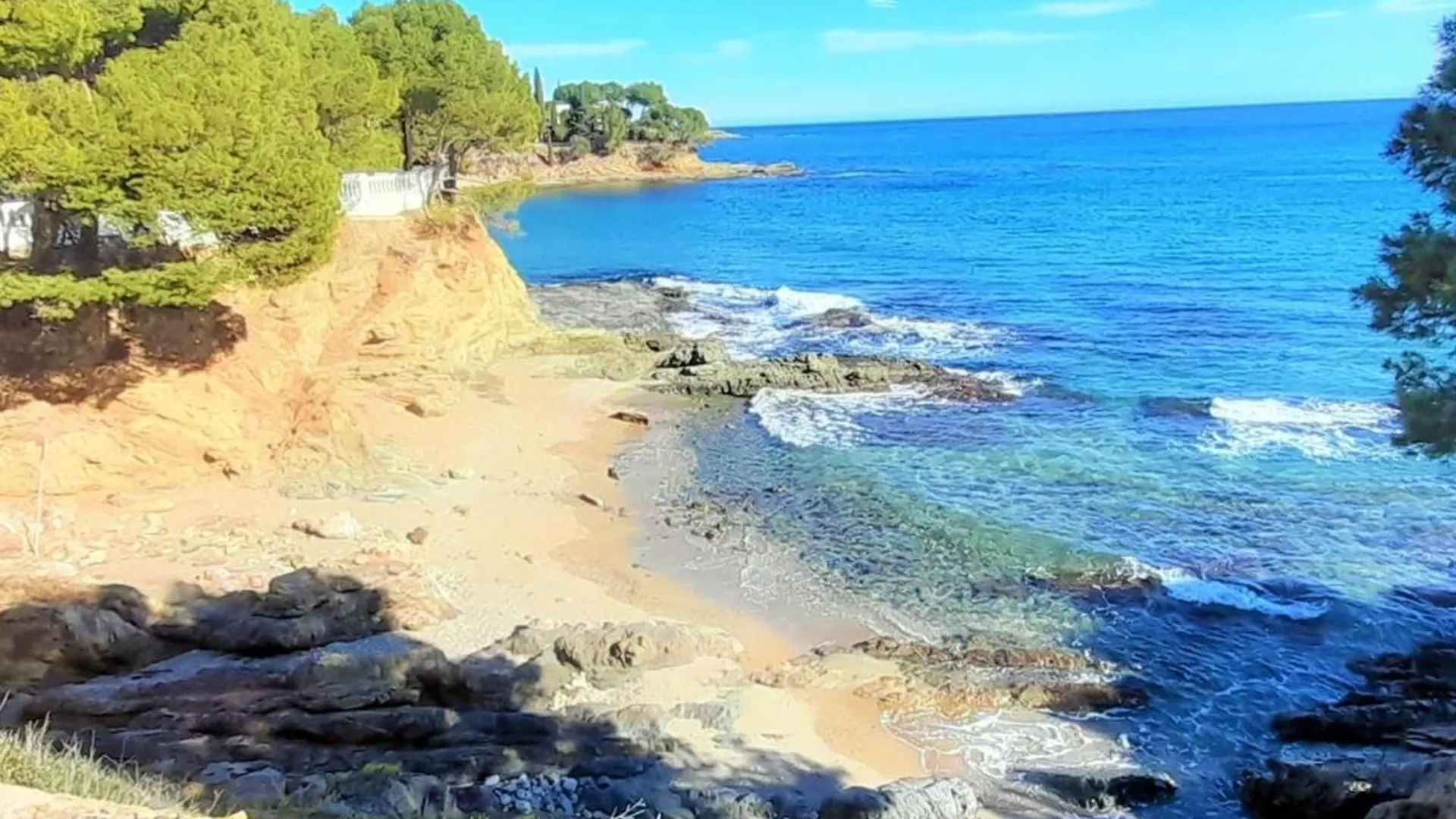 Apartamento Con Vistas Al Mar, Se Admiten Mascotas Y Aparcamiento En Llanca - Es-170-15