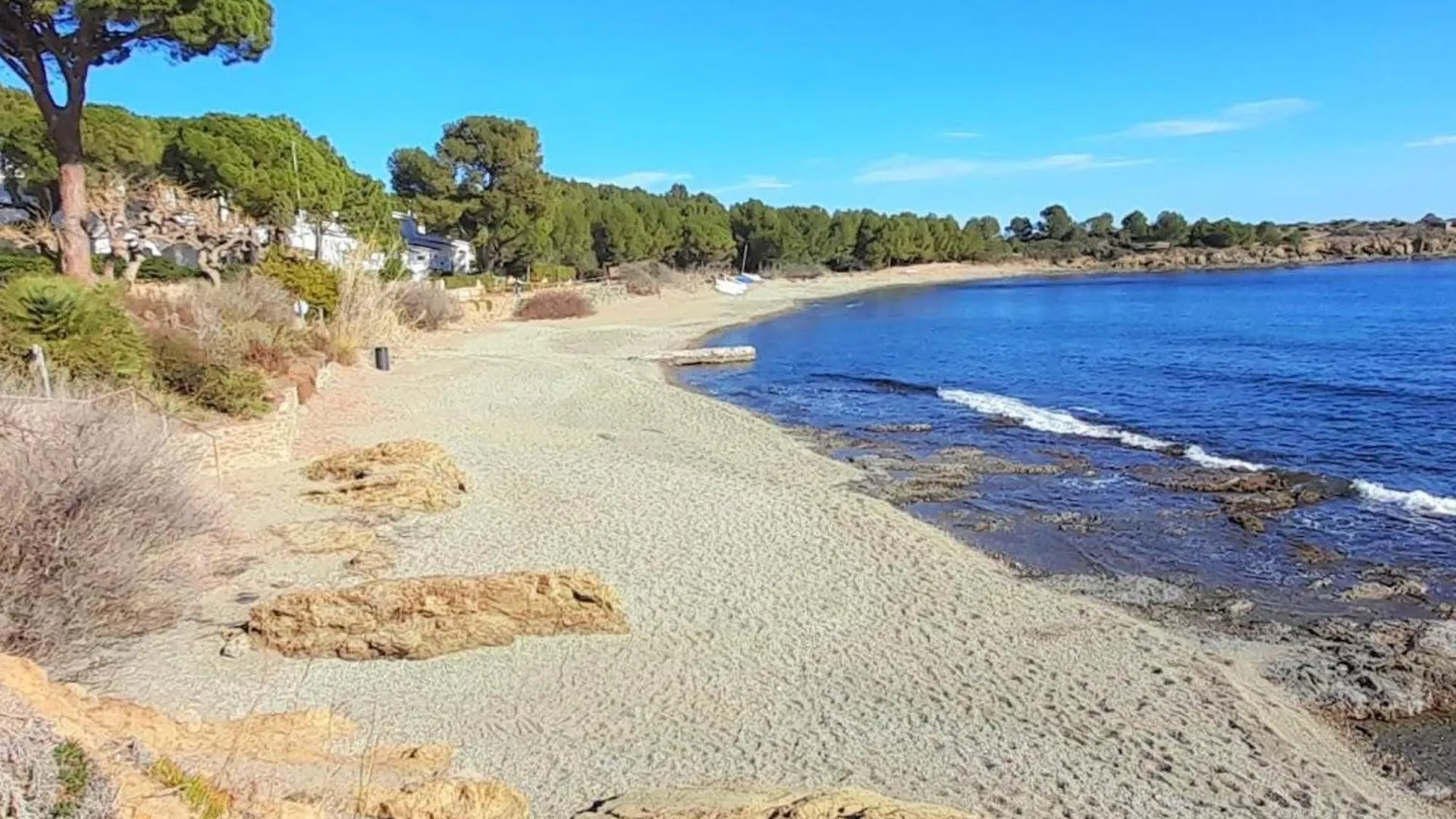 Apartamento Con Vistas Al Mar, Se Admiten Mascotas Y Aparcamiento En Llanca - Es-170-15 Daire