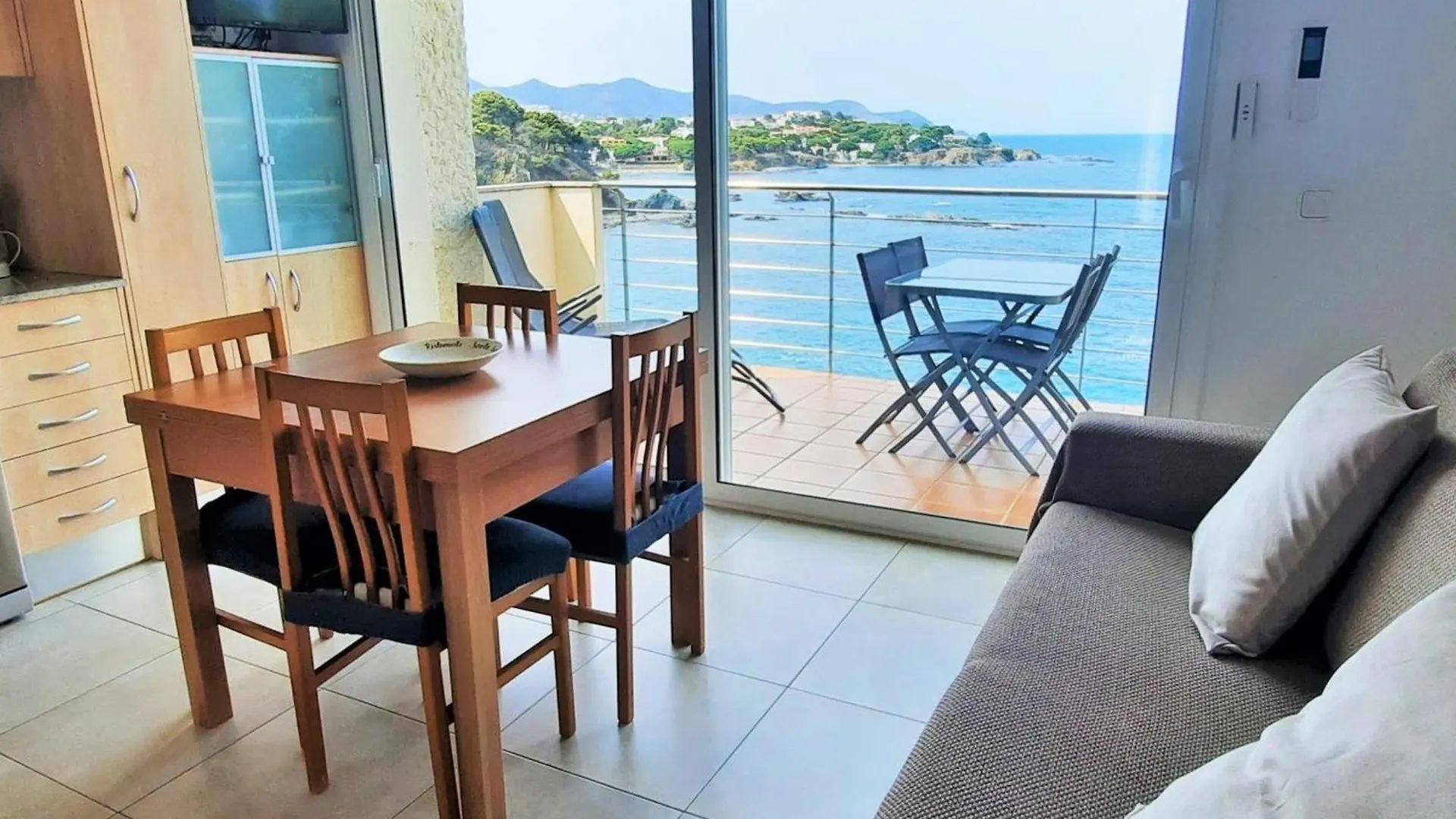 Apartamento Con Vistas Al Mar, Se Admiten Mascotas Y Aparcamiento En Llanca - Es-170-15 Daire
