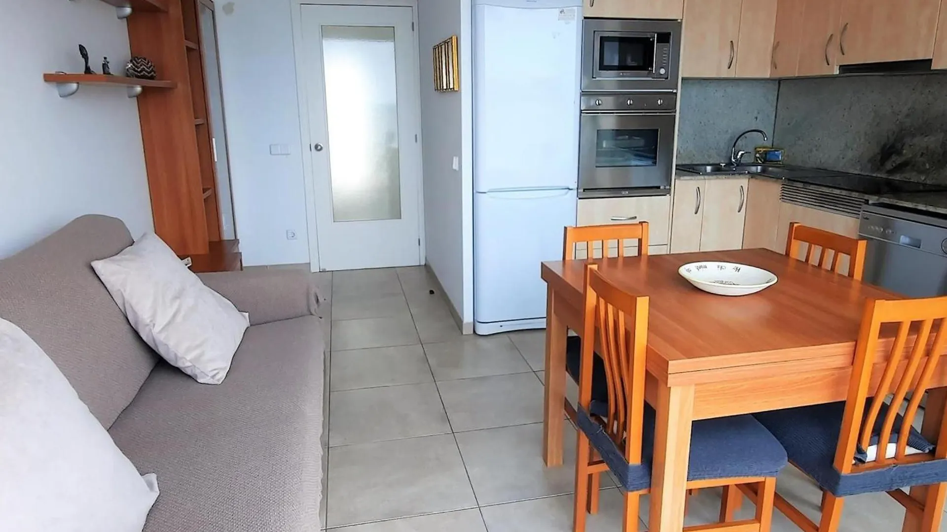 Daire Apartamento Con Vistas Al Mar, Se Admiten Mascotas Y Aparcamiento En Llanca - Es-170-15