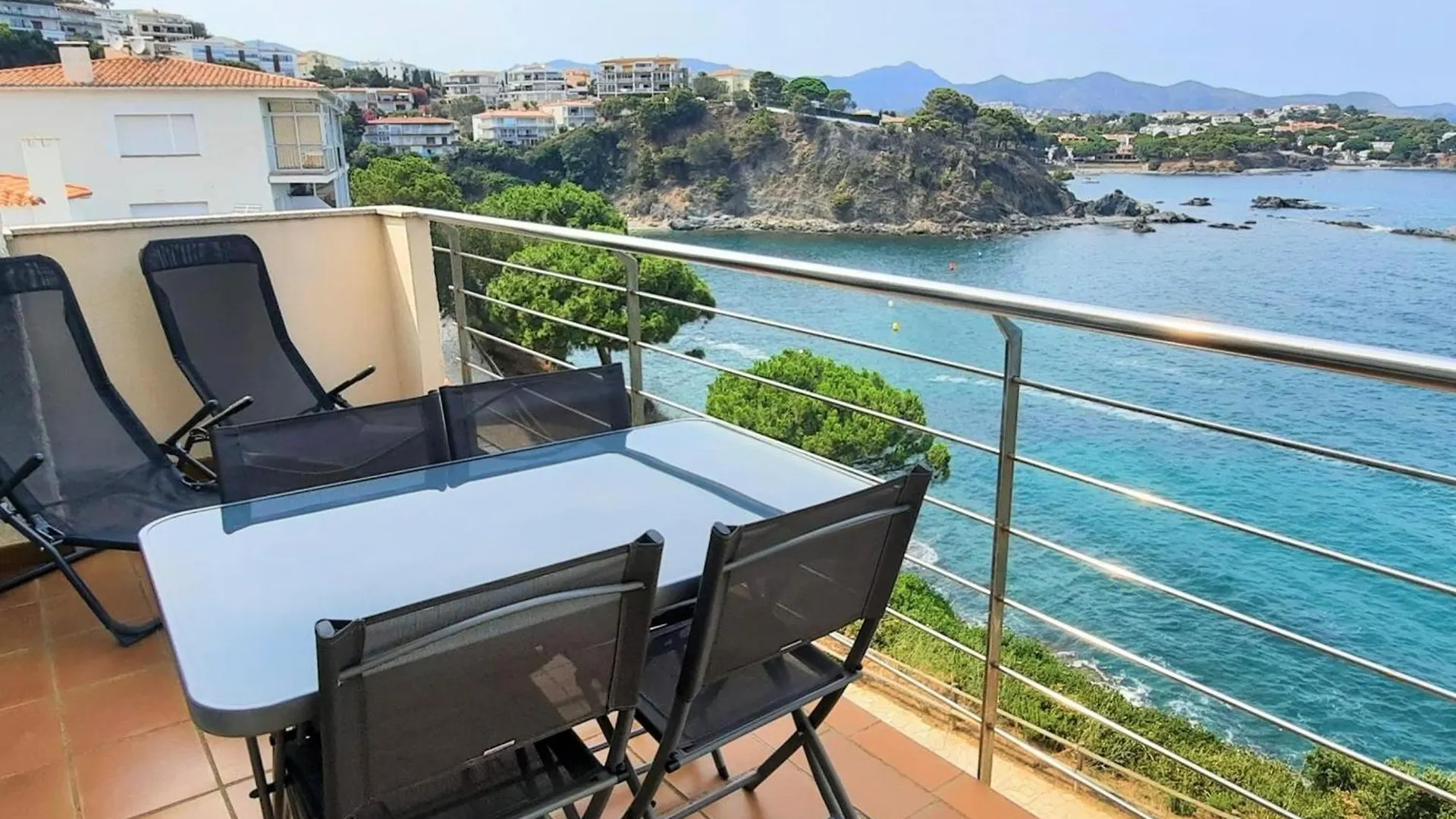 Apartamento Con Vistas Al Mar, Se Admiten Mascotas Y Aparcamiento En Llanca - Es-170-15 0*,